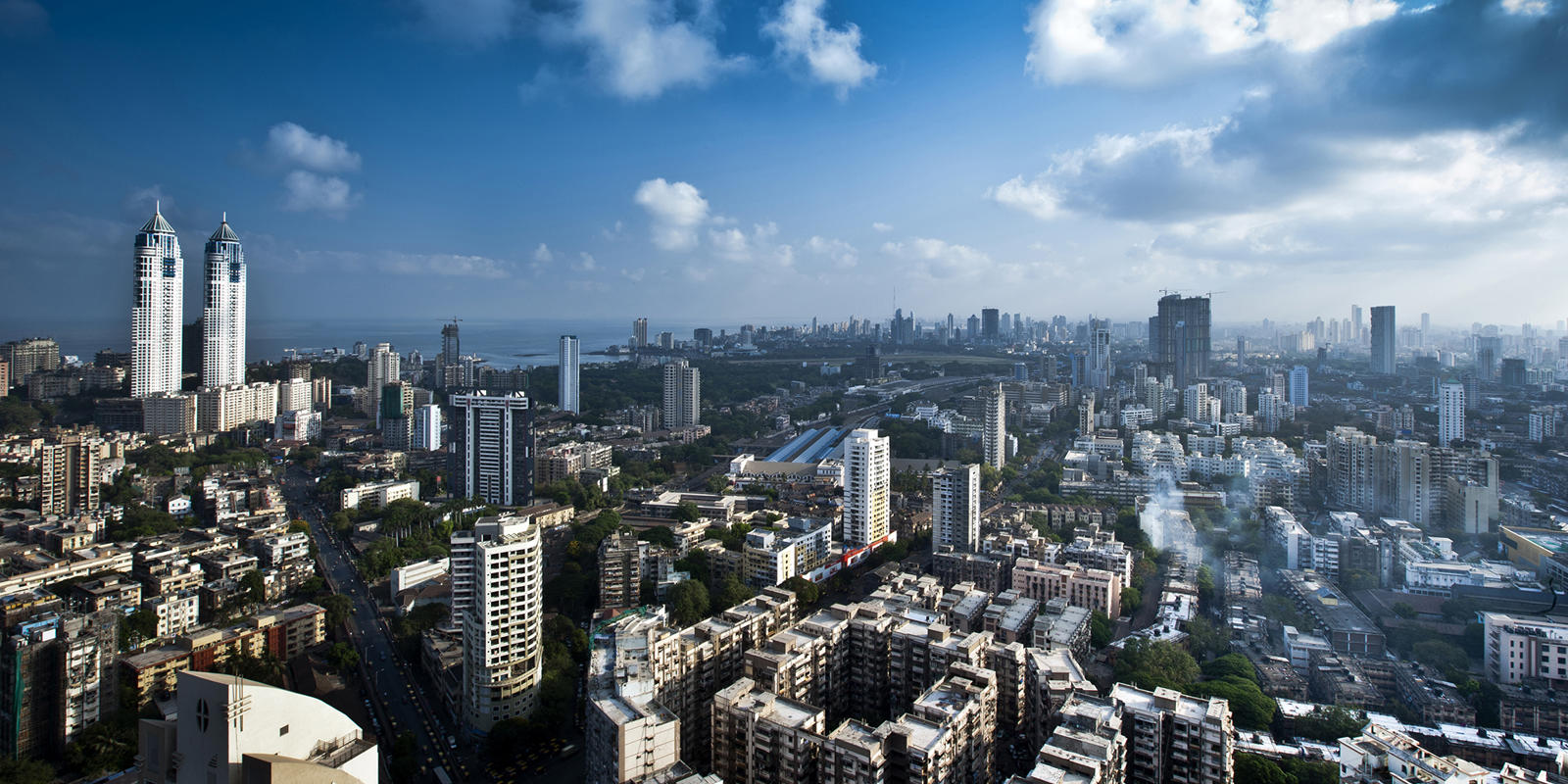 a city with persony tall buildings